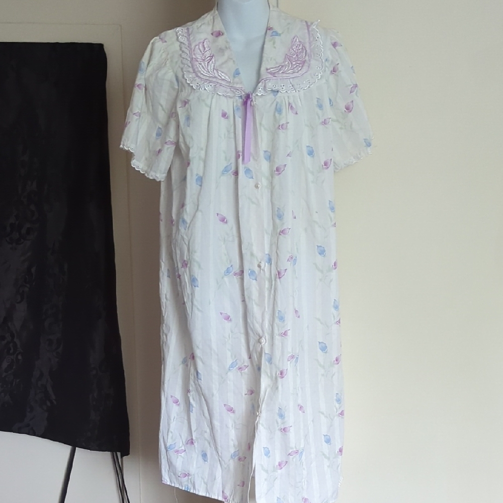 🤍💜 Vintage Quiet Moments White And Purple Cottagecore Style Nightgown